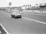 Piloted by Donald Sleator, chassis 4155 is captured on the circuit during the 1963 24 Hours of Le Mans.