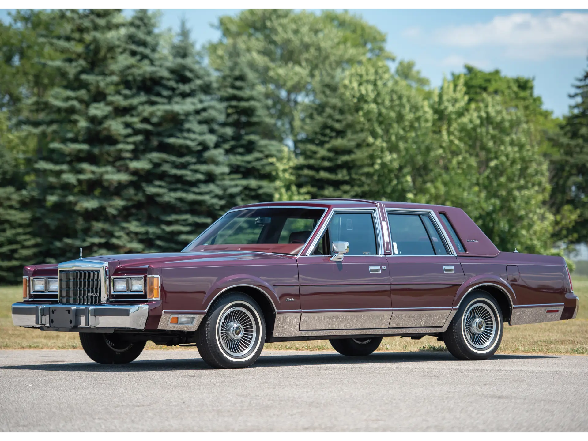 1989 Lincoln Town Car Signature Series | Auburn Fall 2018 | RM Sotheby's