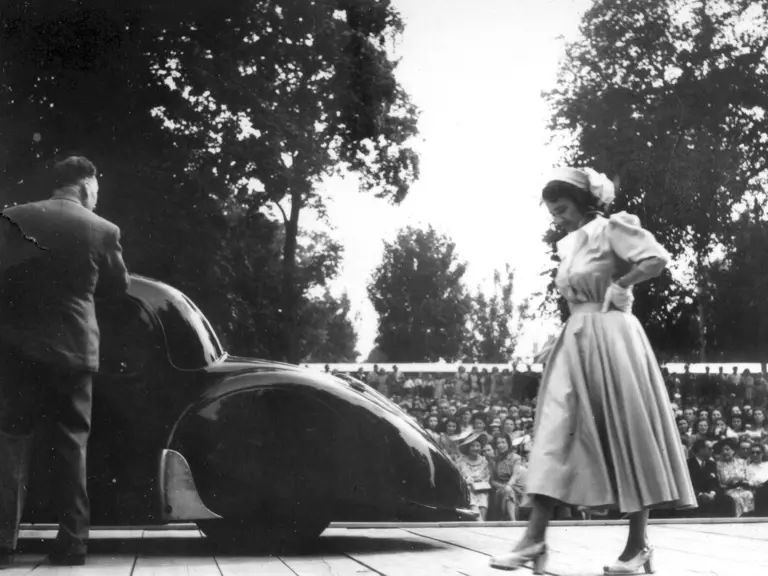 Chassis 57384 took place at the 1947 Beaune Concours d'Elegance.