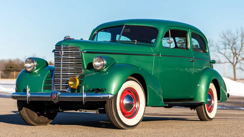 1938 Oldsmobile | Photo: Teddy Pieper | @vconceptsllc