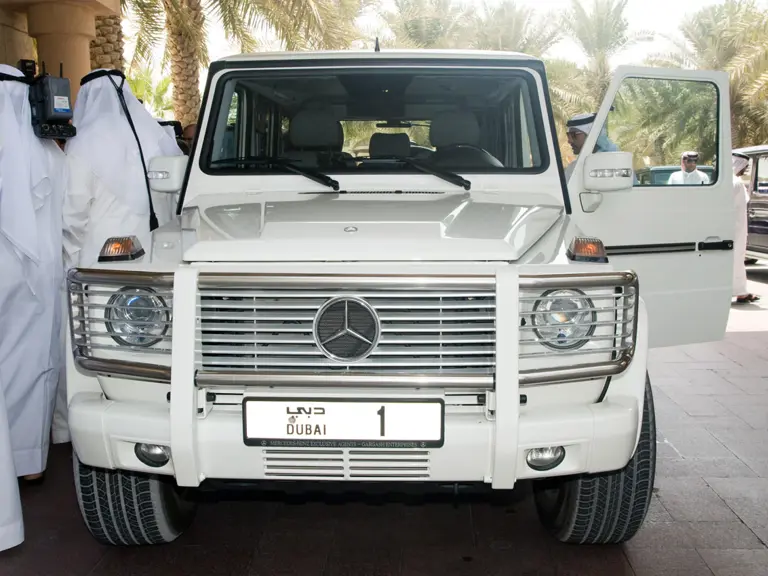 The G-Wagen wears the exclusive registration “Dubai 1” during its long period of royal ownership.