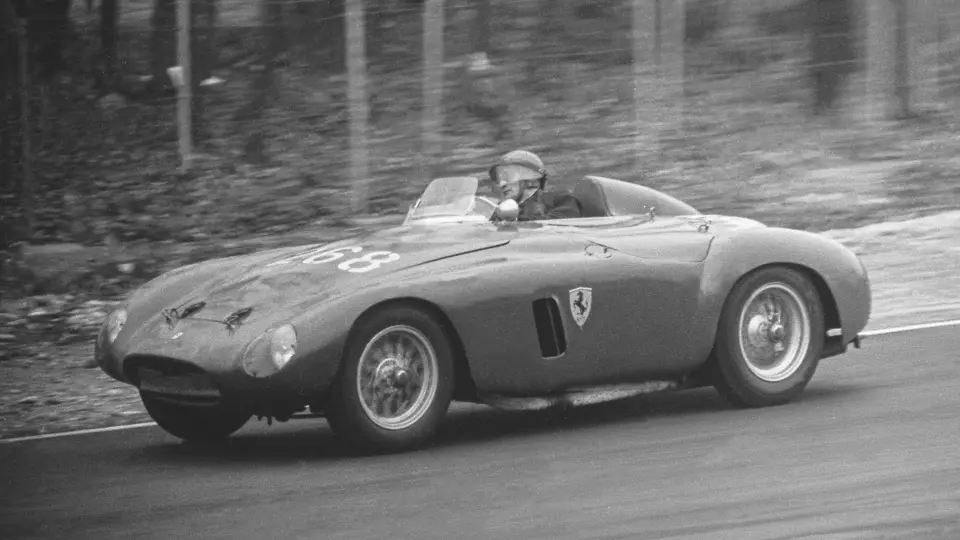 Chassis 0406 MD with Benzoni behind the wheel at the Trofeo Bruno e Fofi Vigorelli in Monza, March 1956.