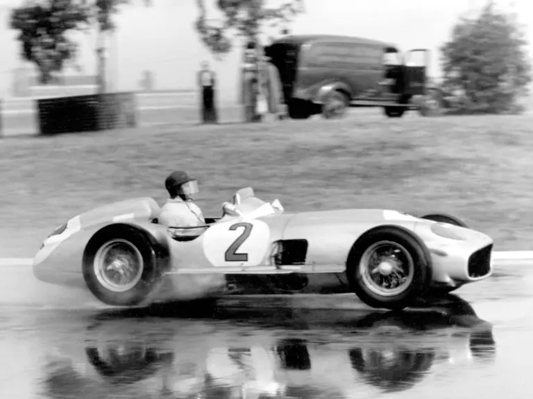 Großer Preis von Buenos Aires, 23.01.955. Juan Manuel Fangio (Startnummer 2) auf einem Mercedes-Benz Rennwagen W 196 R Monoposto mit 3-Liter-Motor in einem formelfreien Rennen,