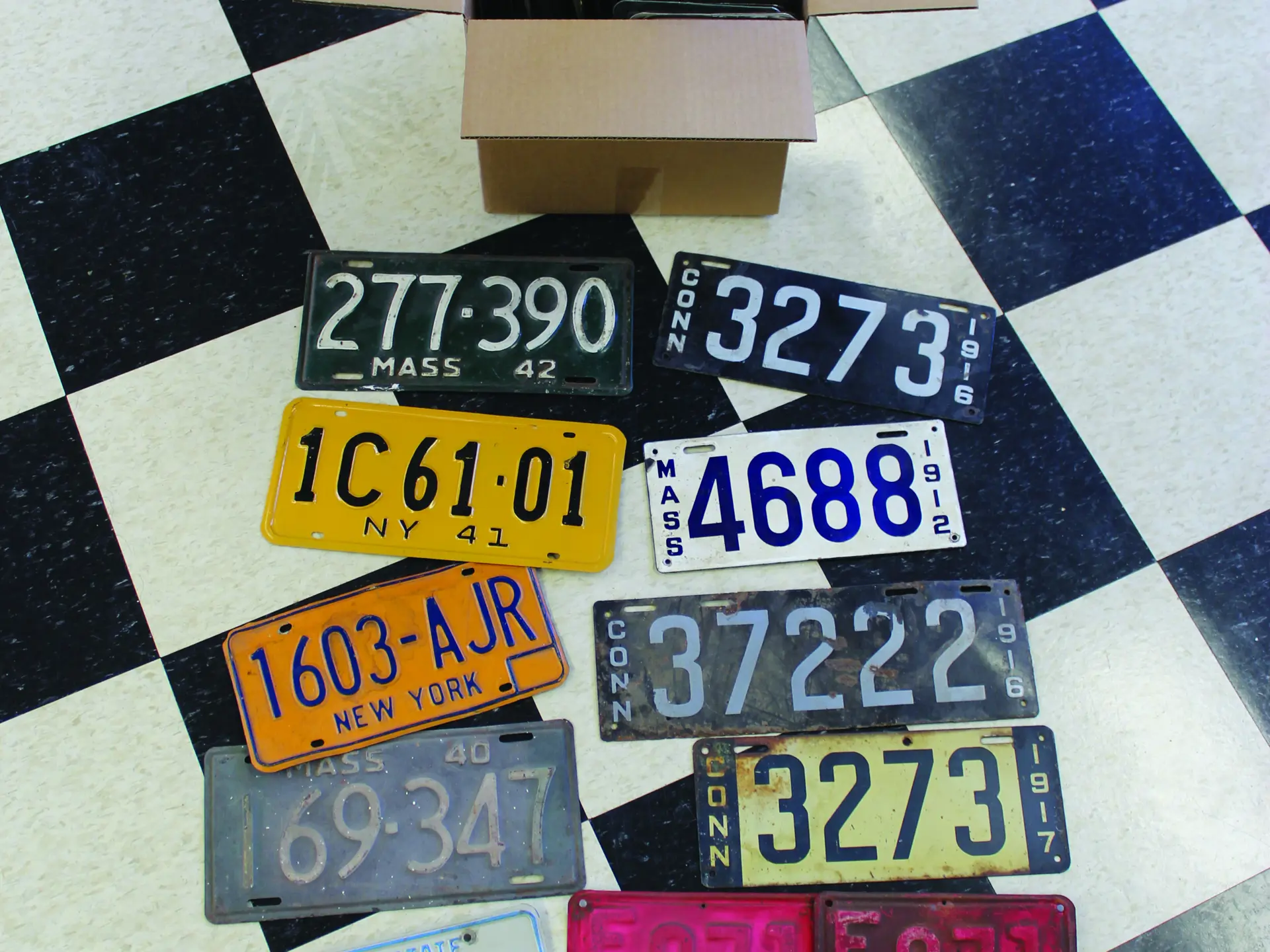 A quantity of License Plates from US and international countries. Fort Lauderdale 2017 RM