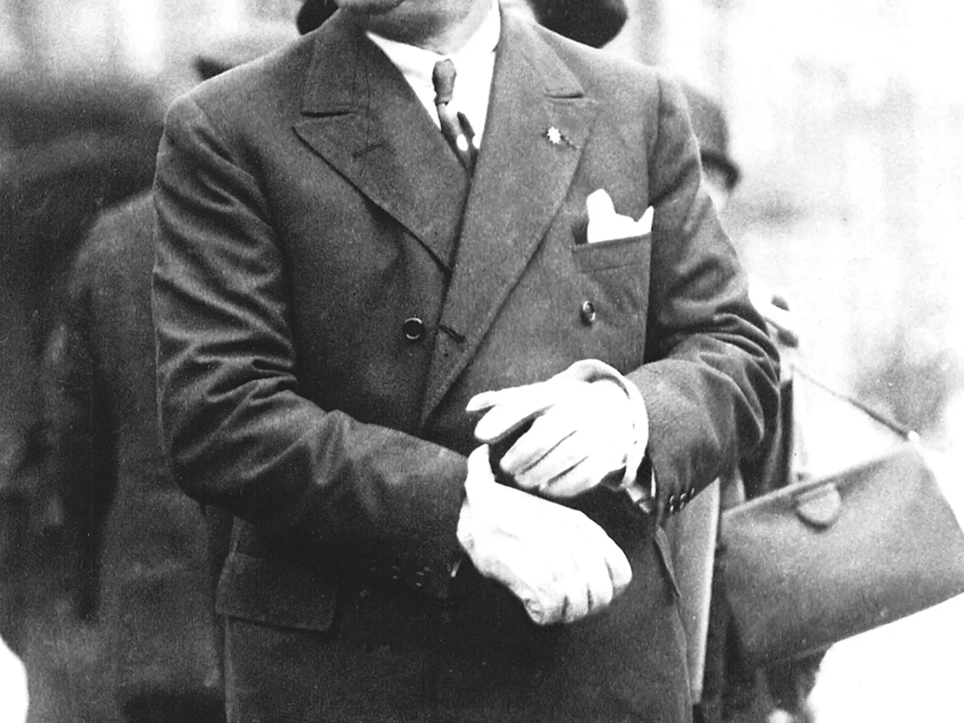 ROLLSROYCE SILVER BREITLING DESK CLOCK Automobiles of London 2008