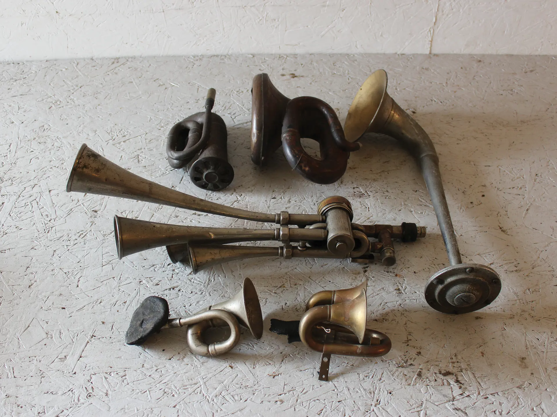 Testaphone and Assorted Antique Car Horns Auburn Spring 2018 RM Sotheby's