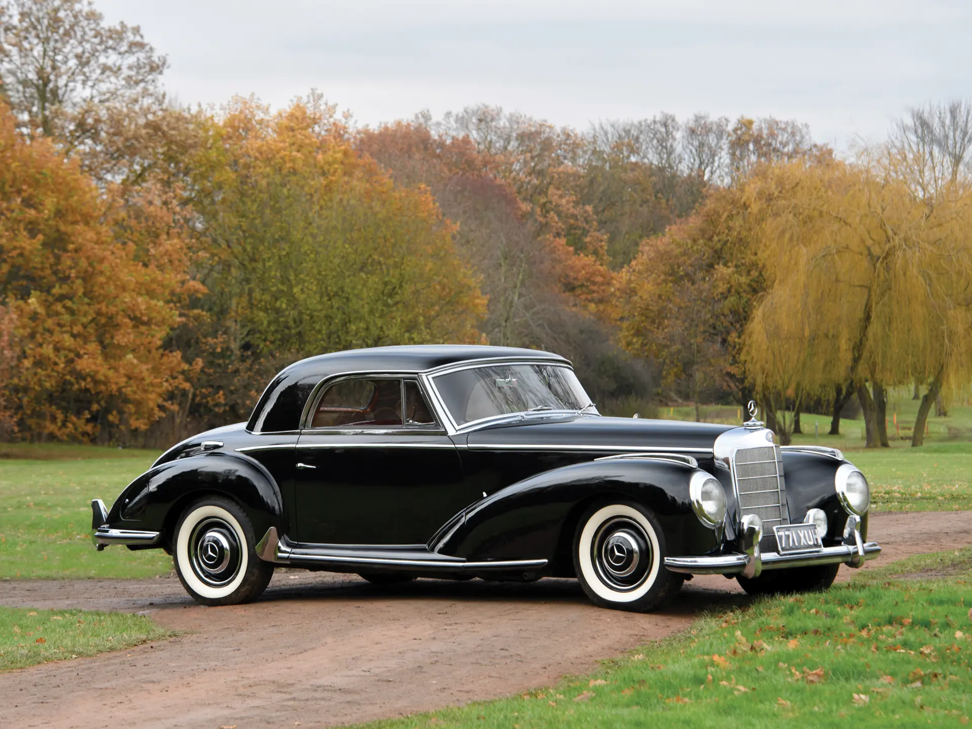Wunderschone Mercedes 300 S Bild