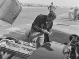 Phil Hill changes the spark plugs in XKC 007 in California in 1952.