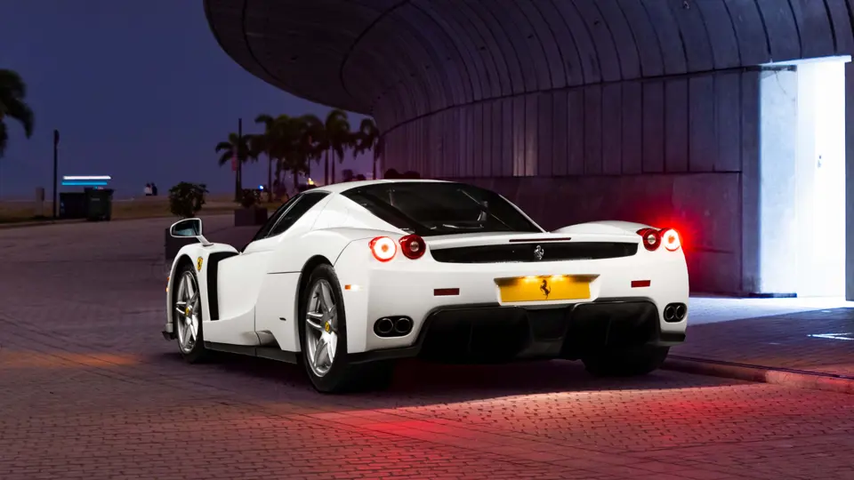 Ferrari enzo white. White ferrari x im god. White ferrari x im god. Ferrari 458 italia белая. Феррари в ночном городе.