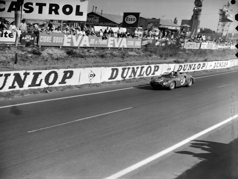 Chassis no. 0798 as seen at the 1962 24 Hours of Le Mans.