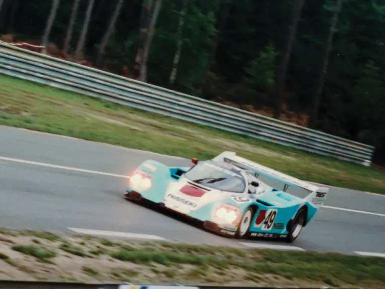 Chassis number 962-159 at speed during the 1991 24 Hours of Le Mans.