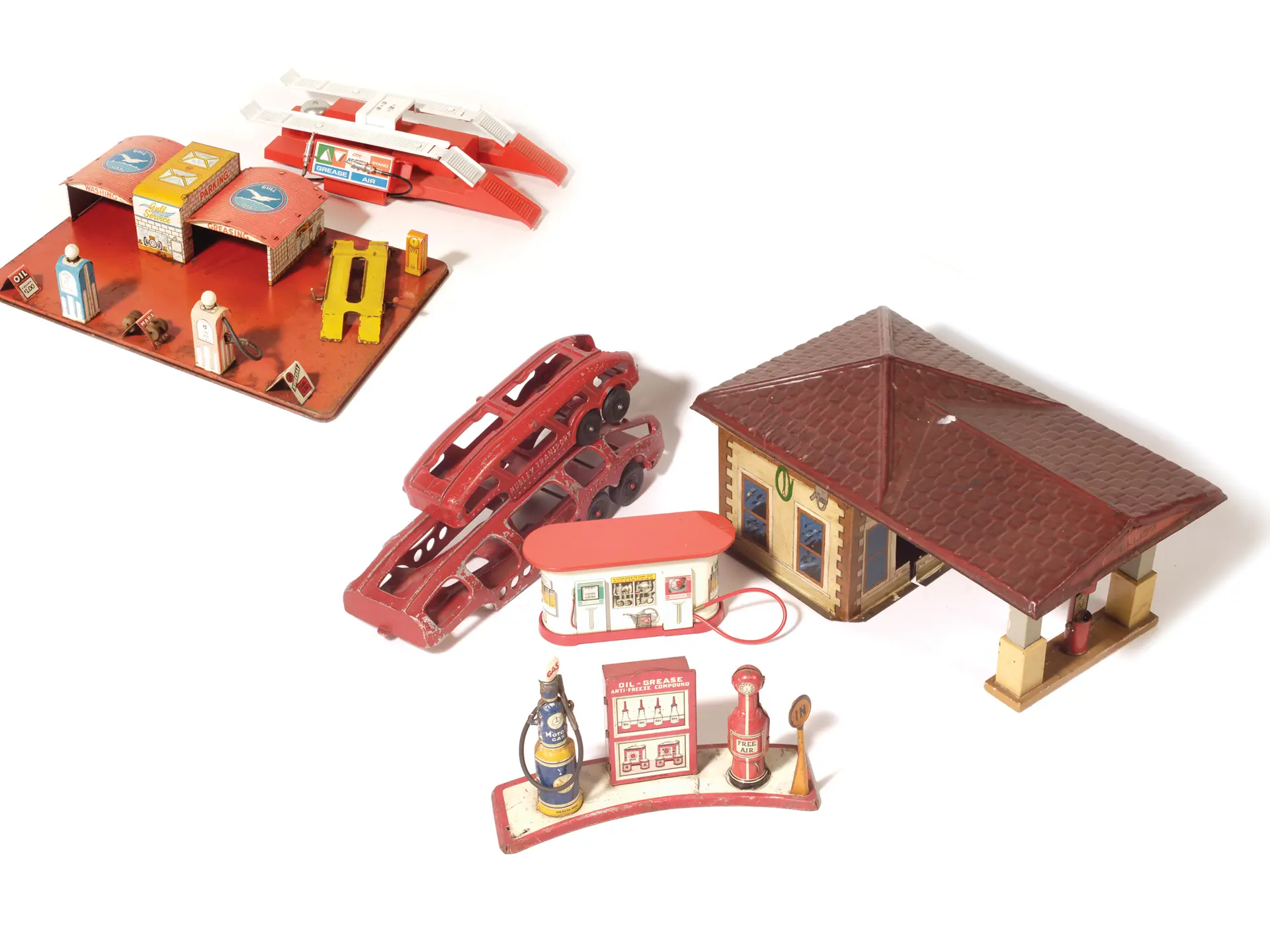 TOY SERVICE STATIONS AND CAR HOIST The Ponder Collection RM Sotheby's