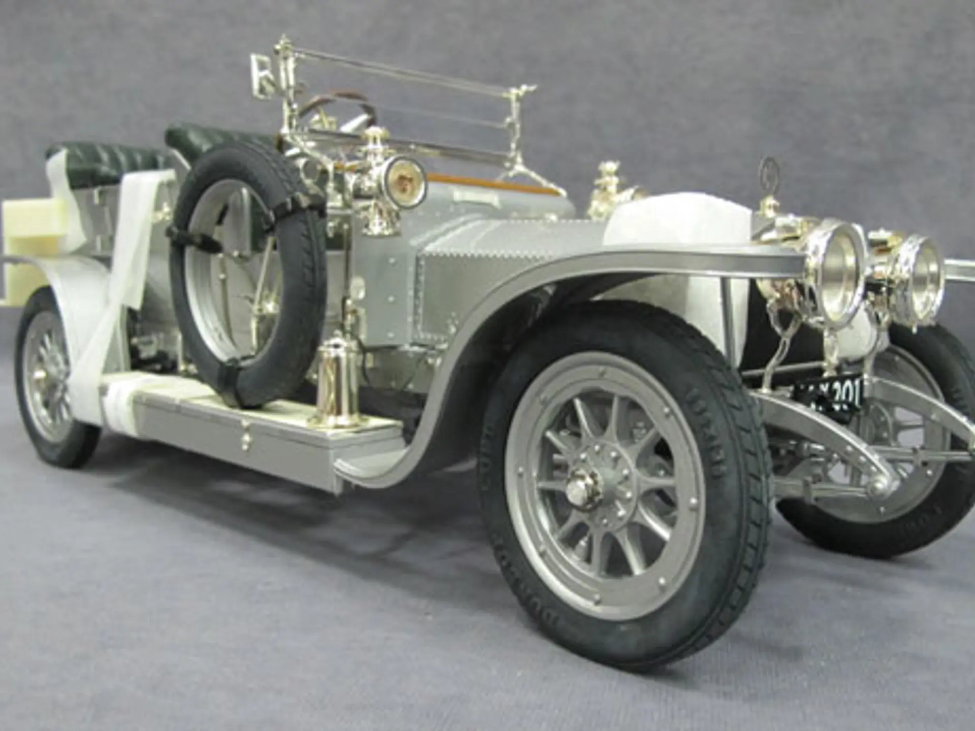 Auctions | Franklin Mint a boxed pair to include 1907 Rolls Royce Silver