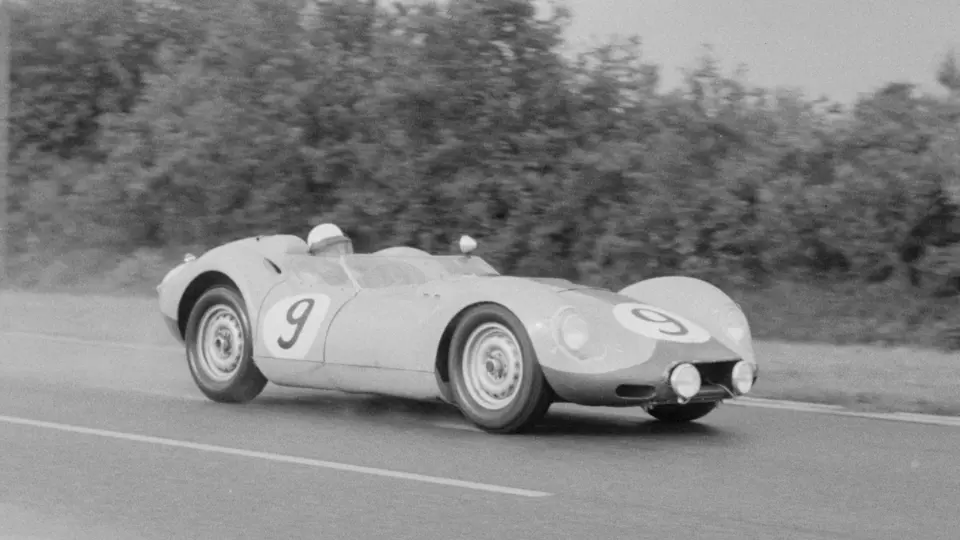 The Lister-Jaguar ‘Knobbly’ hurries down the Mulsanne Straight during the 1958 24 Hours of Le Mans.