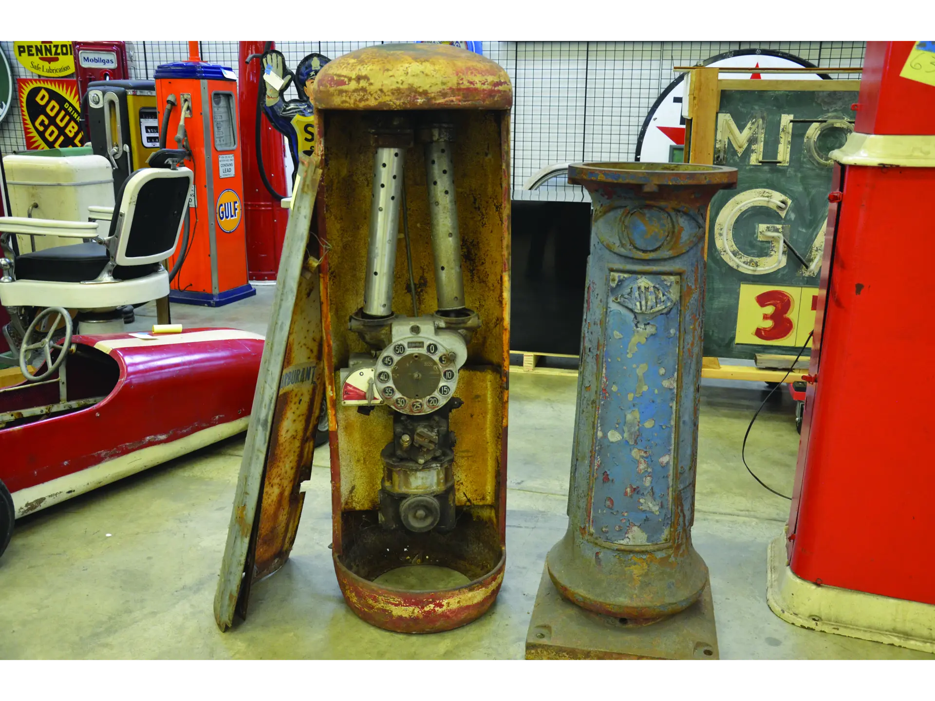 A Satam twin cylinder gas pump 96” height | Auburn Fall 2016 | RM Sotheby's