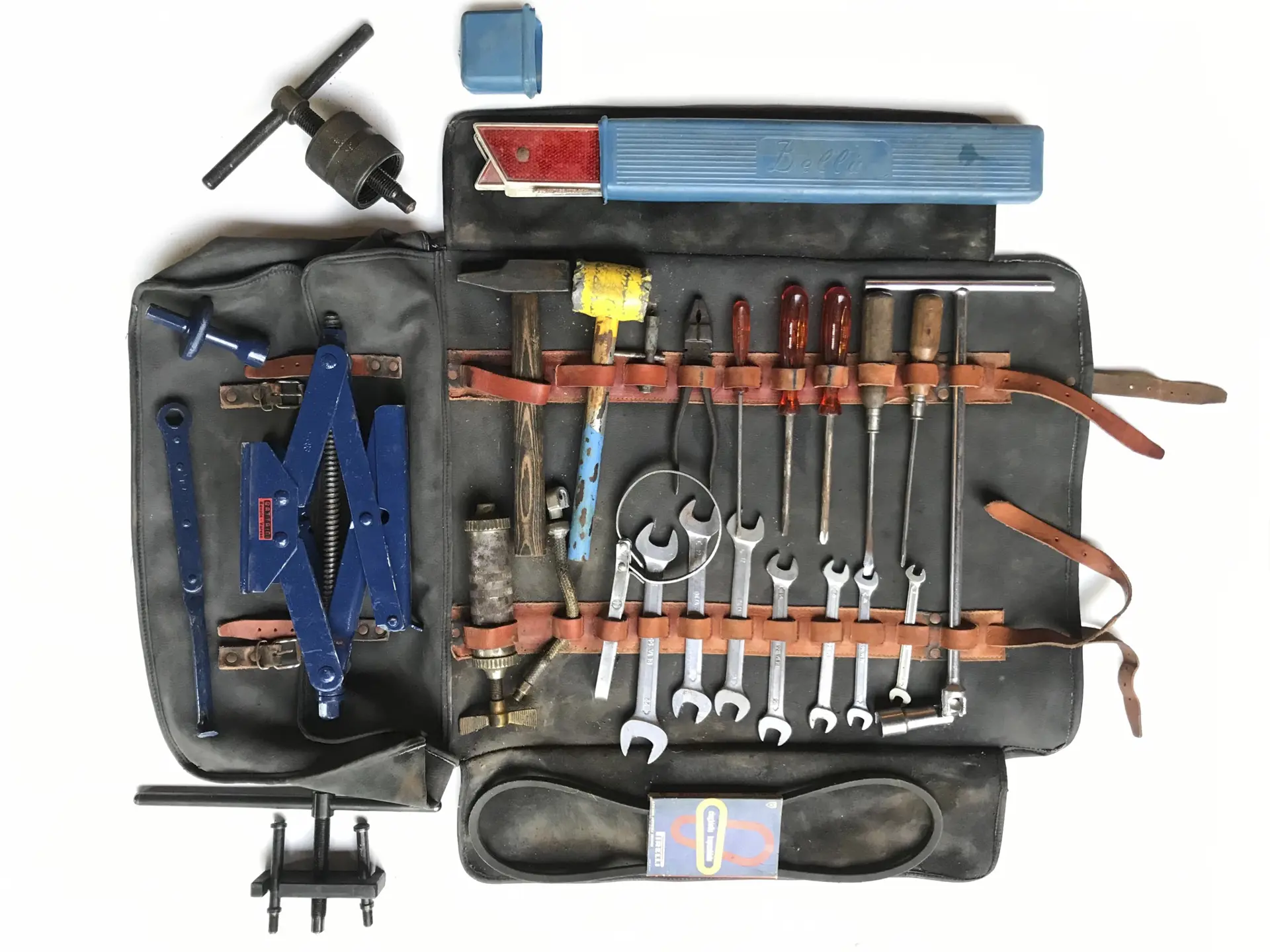 Ferrari 275 Tool Kit with Jack | The European Sale featuring the ...