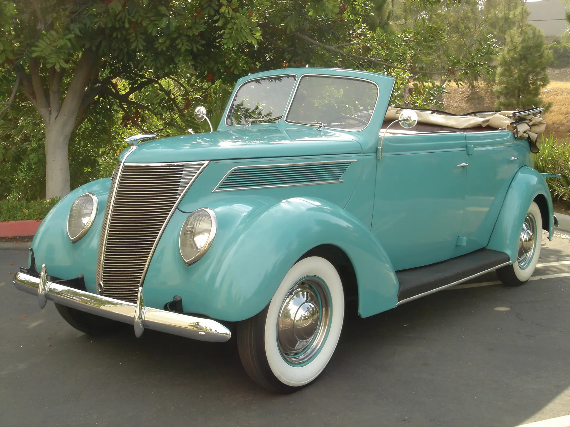 1937 Ford Deluxe Convertible Sedan | Vintage Motor Cars at Hershey 2007 ...