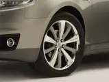 : Fitting the character of the Lincoln MKS, the 20-inch, five/five spoke wheels feature both performance and luxury design cues.

