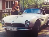 Elisabeth Bartels with her new BMW 507 in 1958.